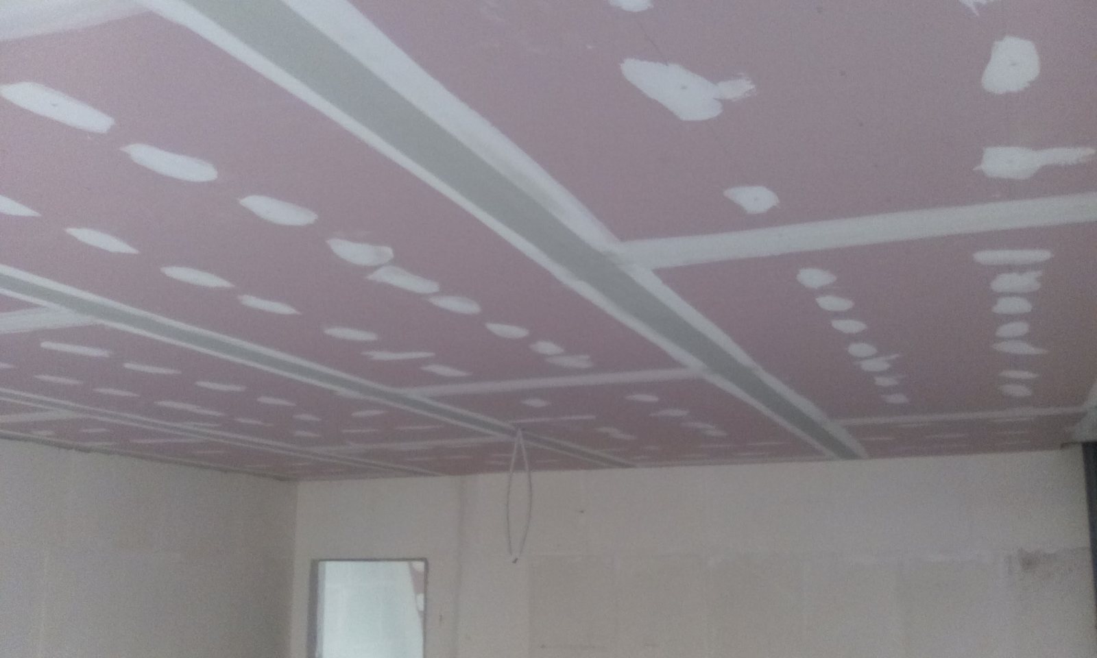 Plafond avec finition des joints