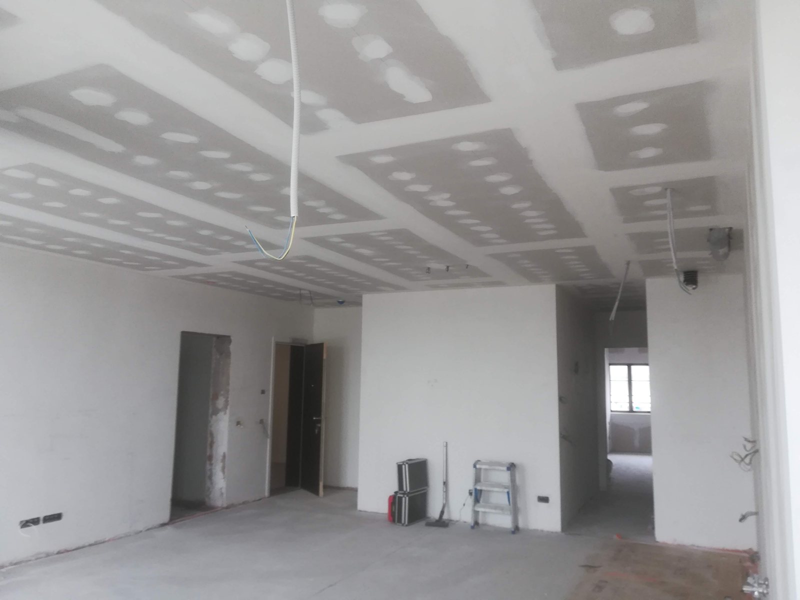Plafond en plaques de plâtre avec joints traités